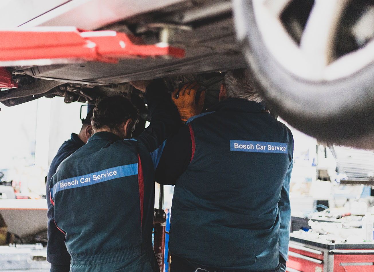 Trabajadores cualificados de Bosch Car Service en Automóviles Jessicar